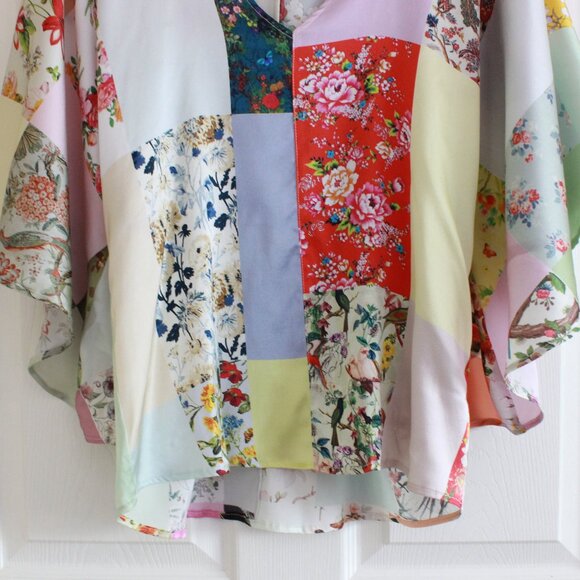 Unbreak.it Patchwork Flowers Print Silk Flare Sleeve Blouse - Picture 4 of 16